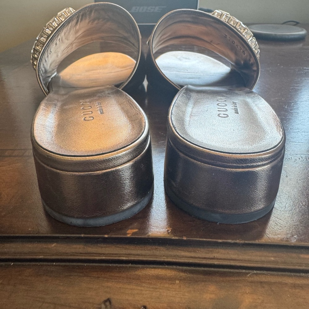 Gucci slides size 37 like new - Picture 2 of 4